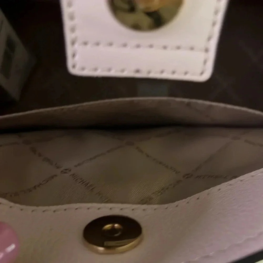 NWT Michael Kors Hampton bag. Perfect spring bag. Blush pink in color. - Picture 6 of 10